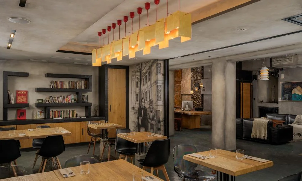 MYS Boutique Hotel - Интерьер лобби с камином, Москва